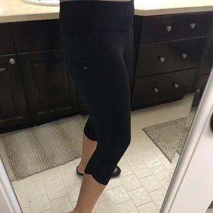 Lululemon Crop running pants with side zipper